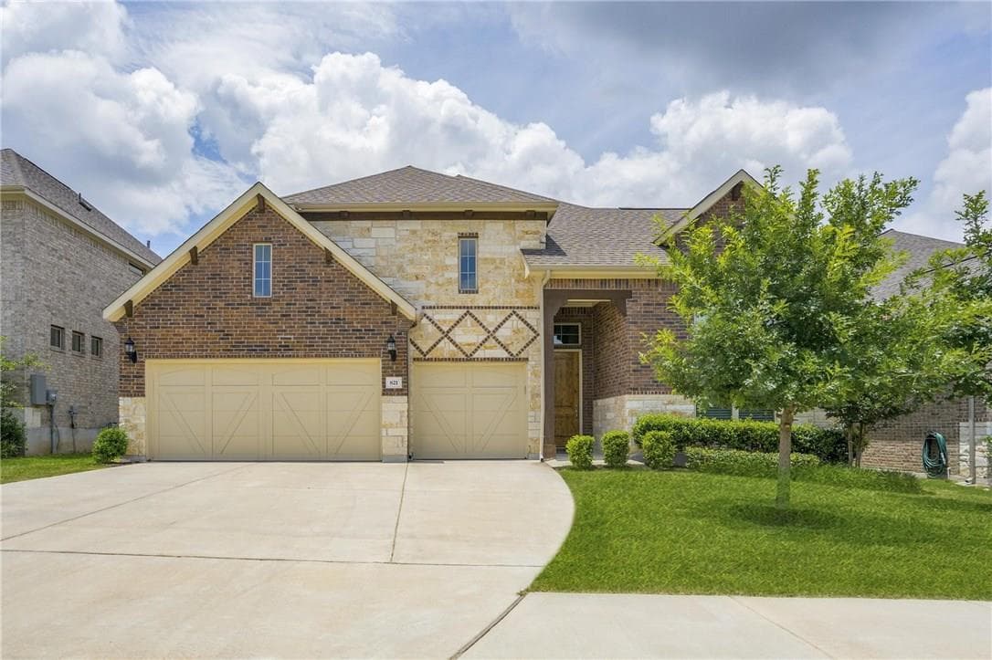 821  RICHARDSON Ln