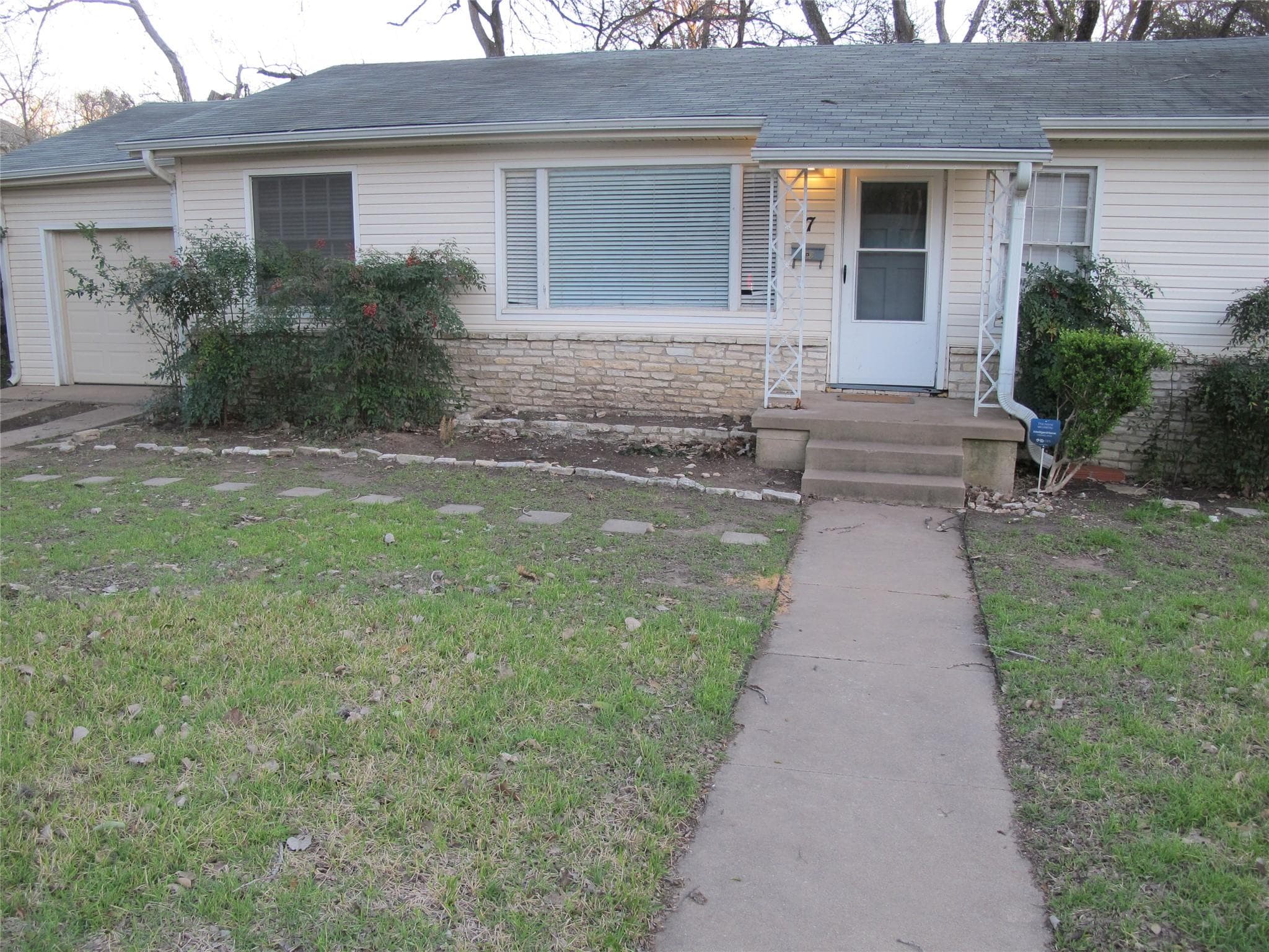 7 Scott Cres