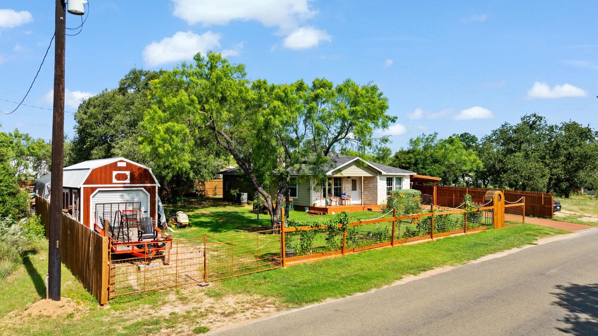 808 Pecan Ln