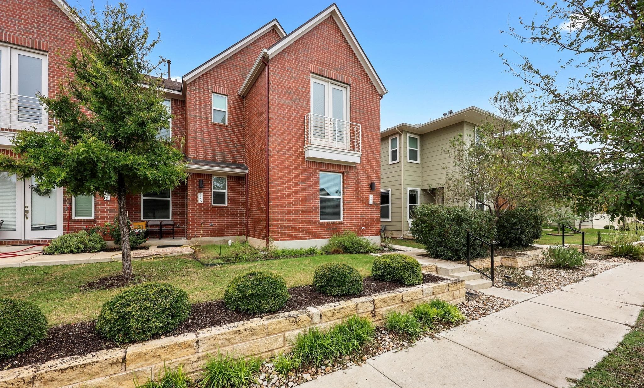 2222  Simond Ave  #E