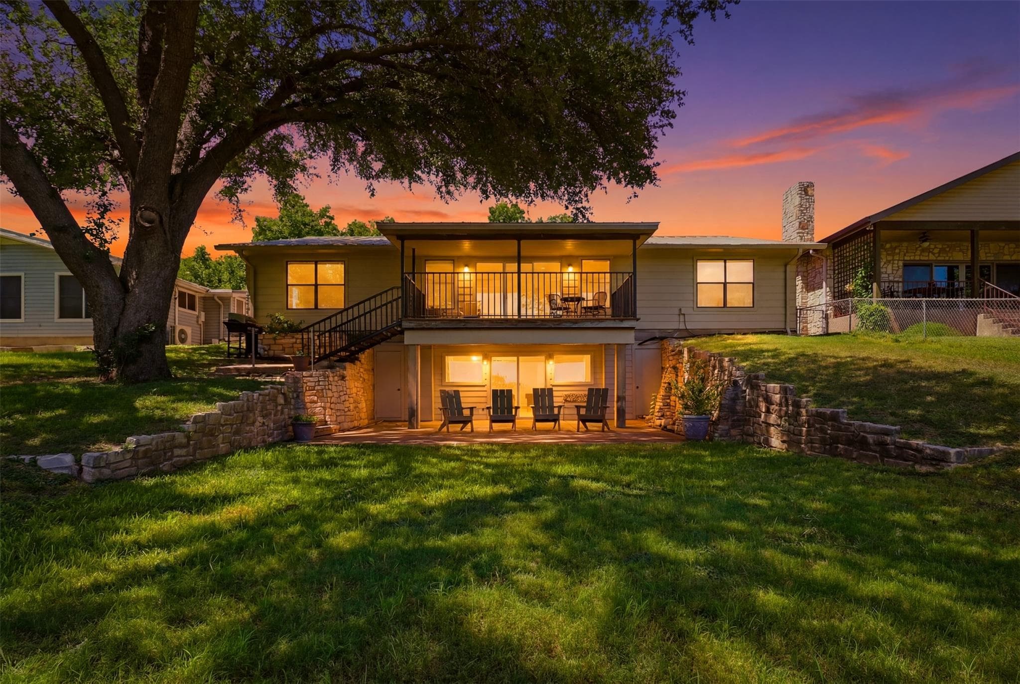 3000 River Oaks Dr