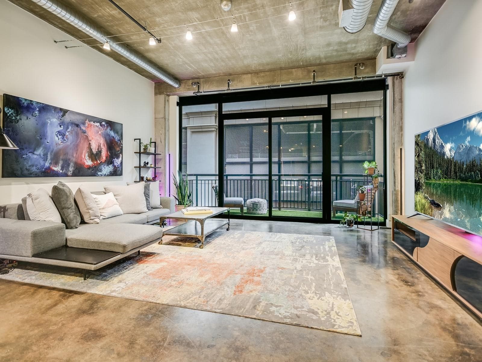 311 W 5th St  #608