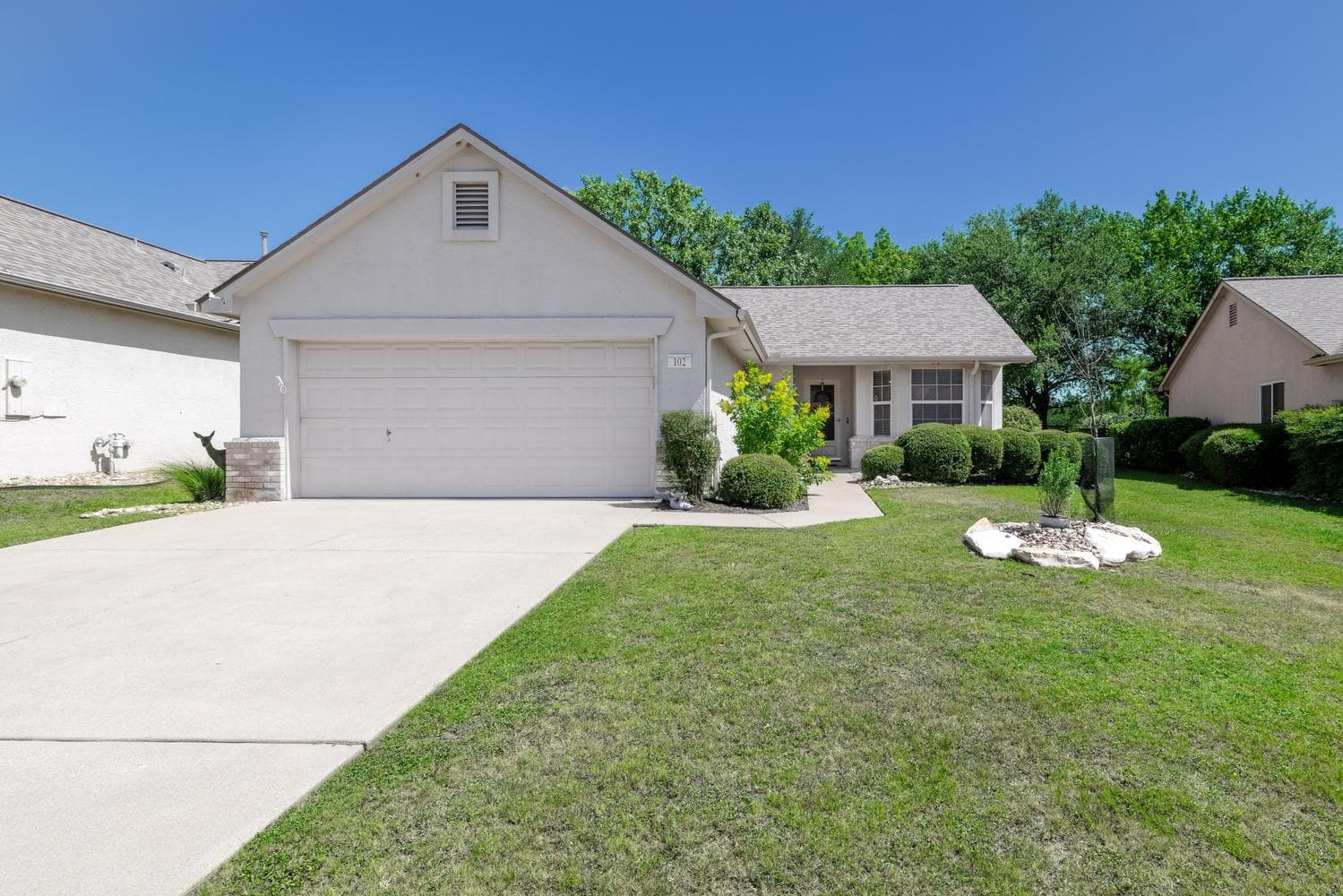 102  Whitewing Way