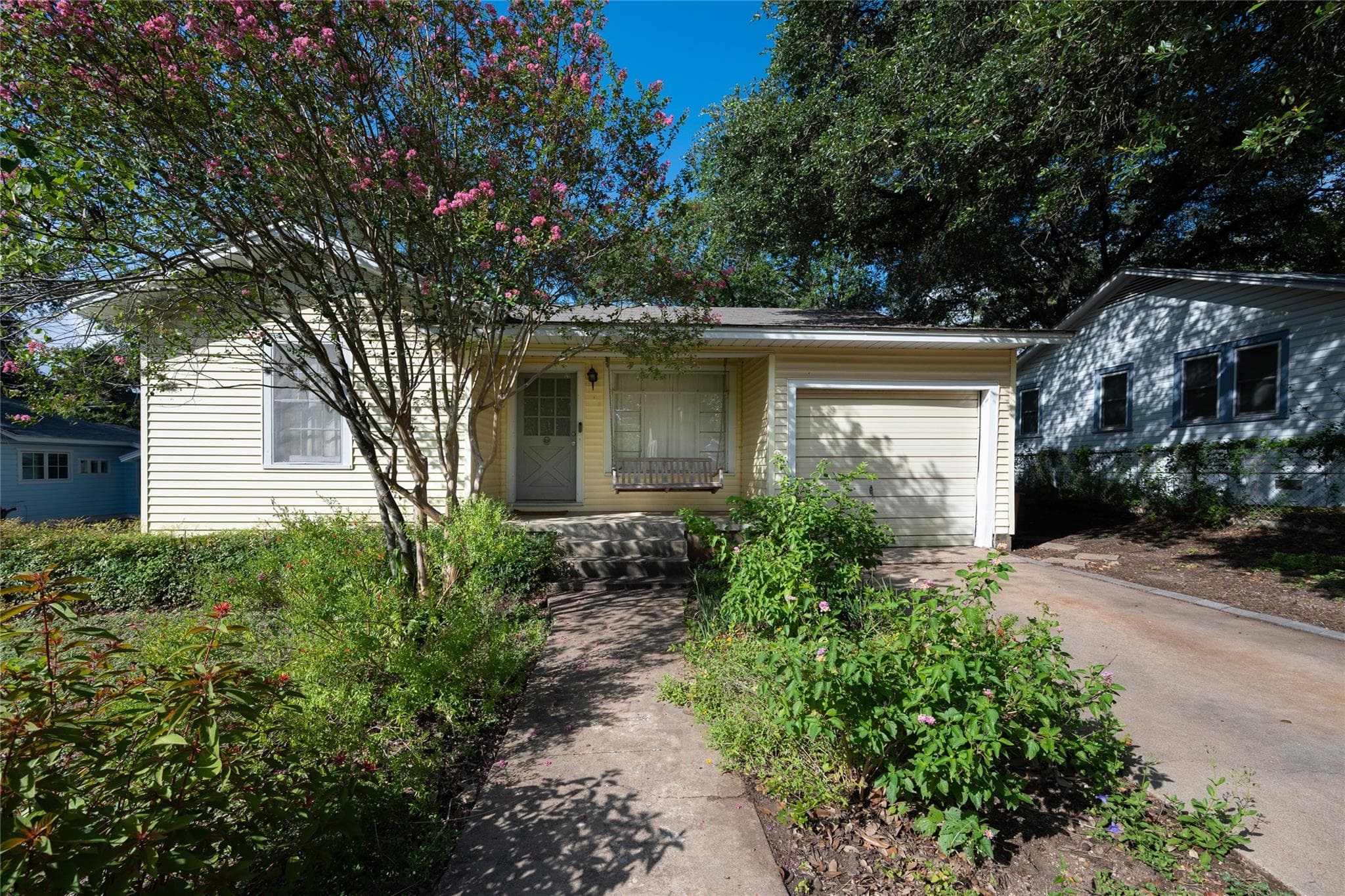 2107  Rabb Glen St