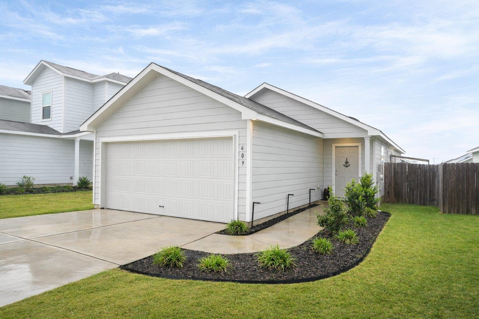 609 Marty Allen Loop