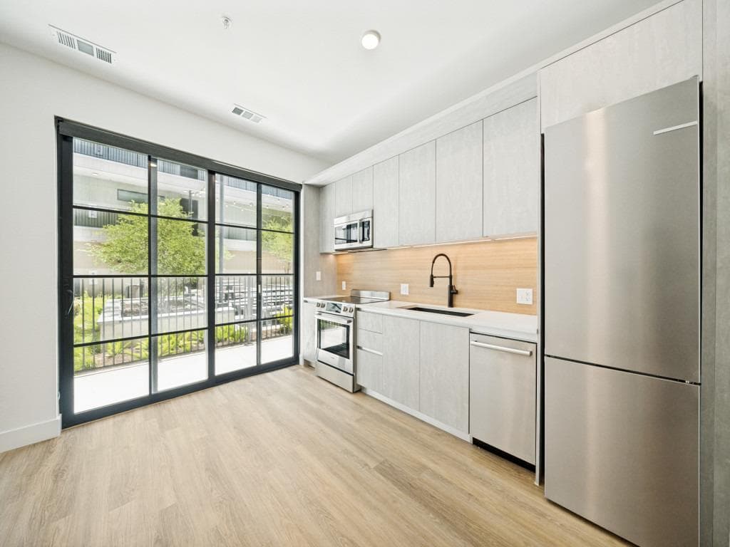 4315 S Congress Ave #220