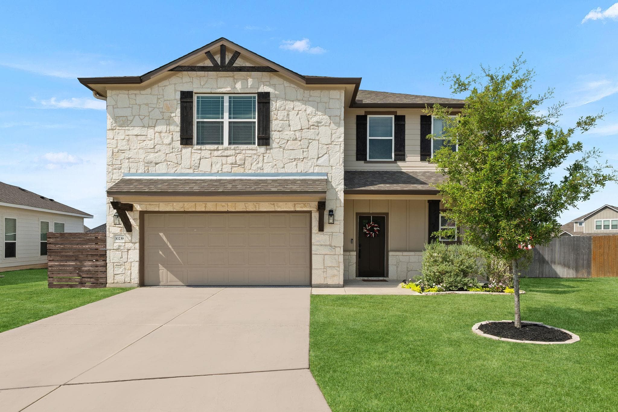 10239  Six Shooter Ln