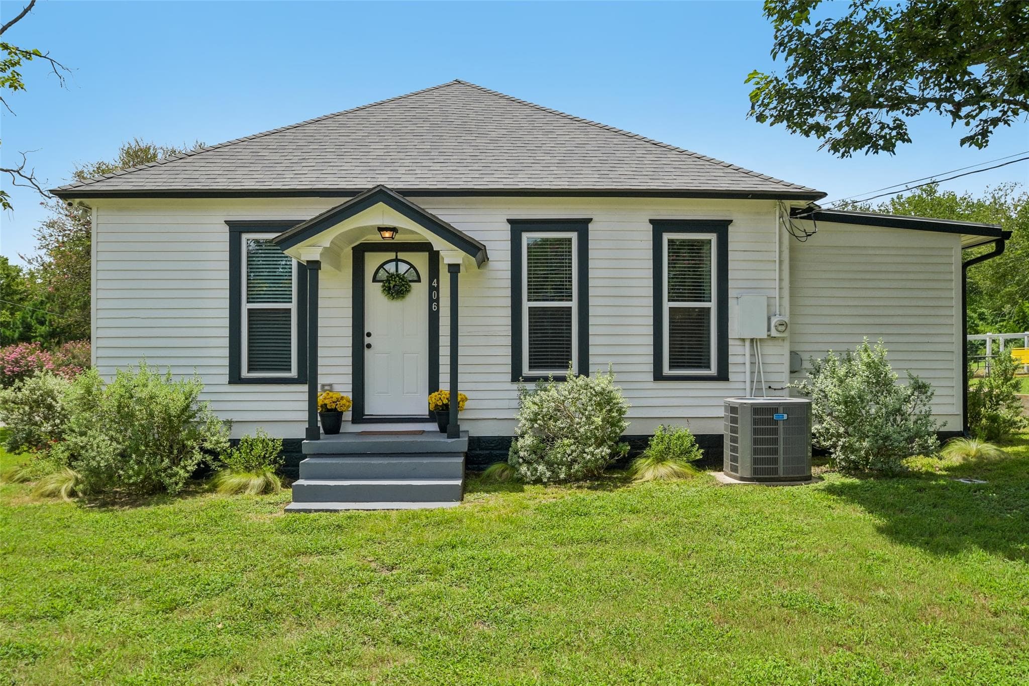 406  Live Oak St