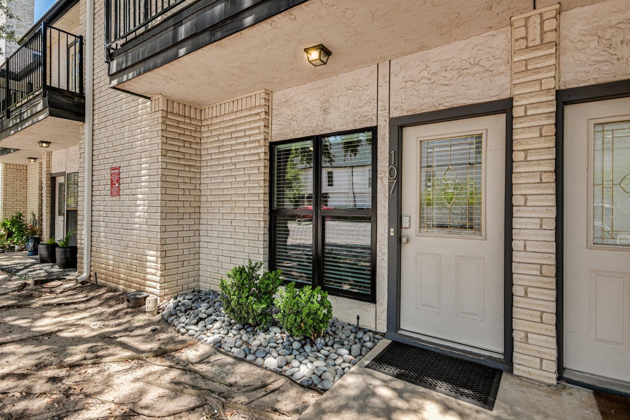 1307  Kinney Ave  #107
