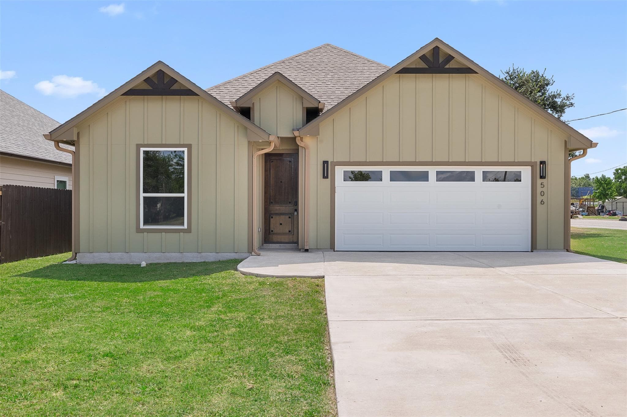 506 N Waco St