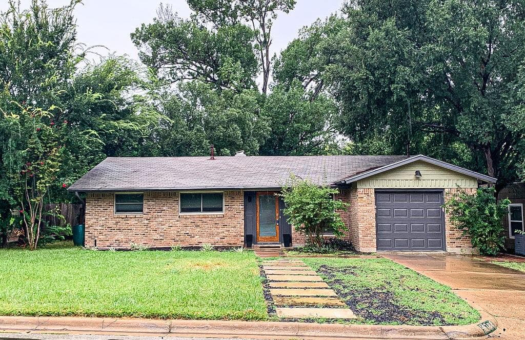 2704 Nottingham Ln