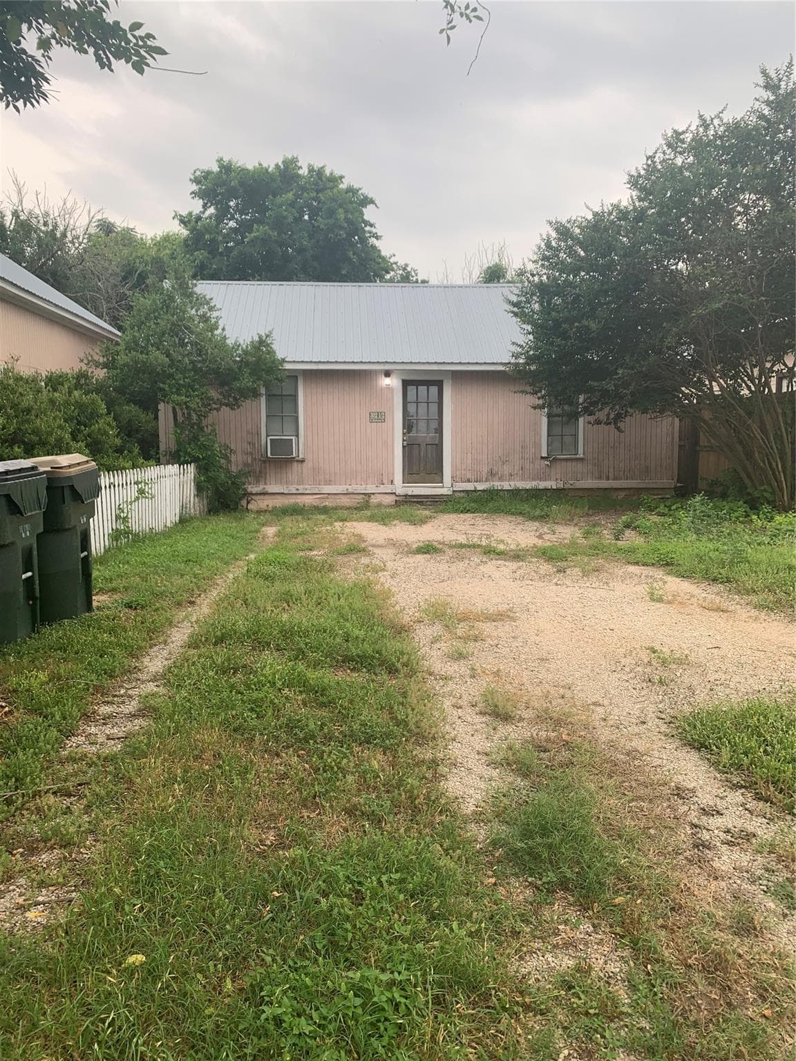302 S Burleson St  #B