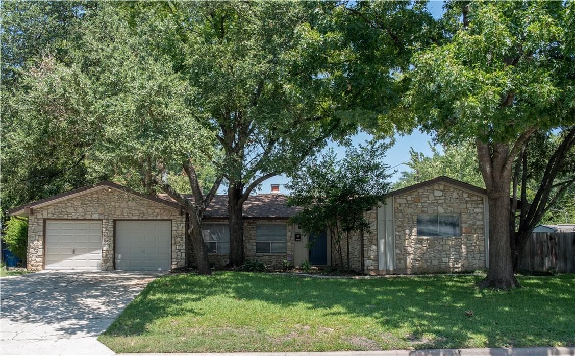 2902  Silverleaf Dr