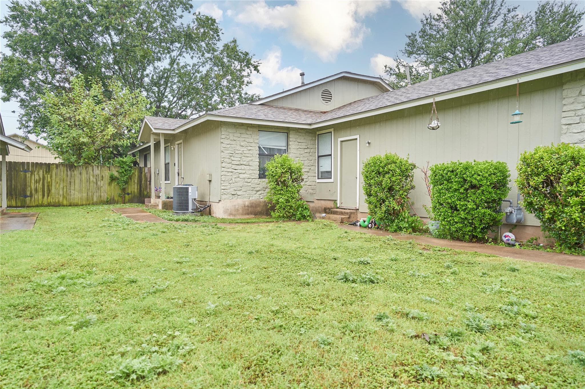 16003  Stoneham Cir