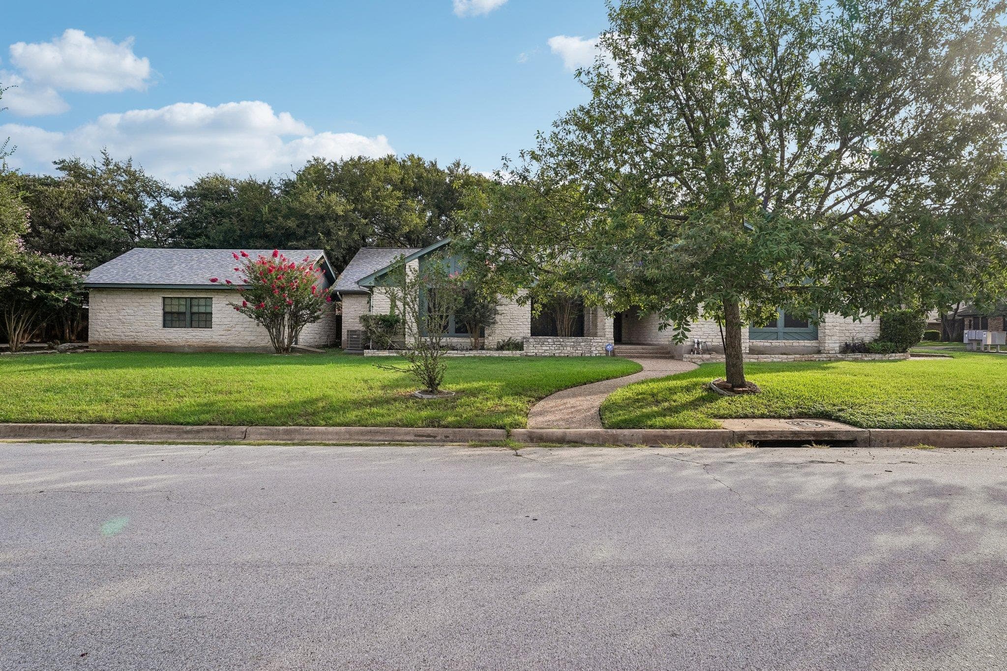 3700  Shady Valley Dr