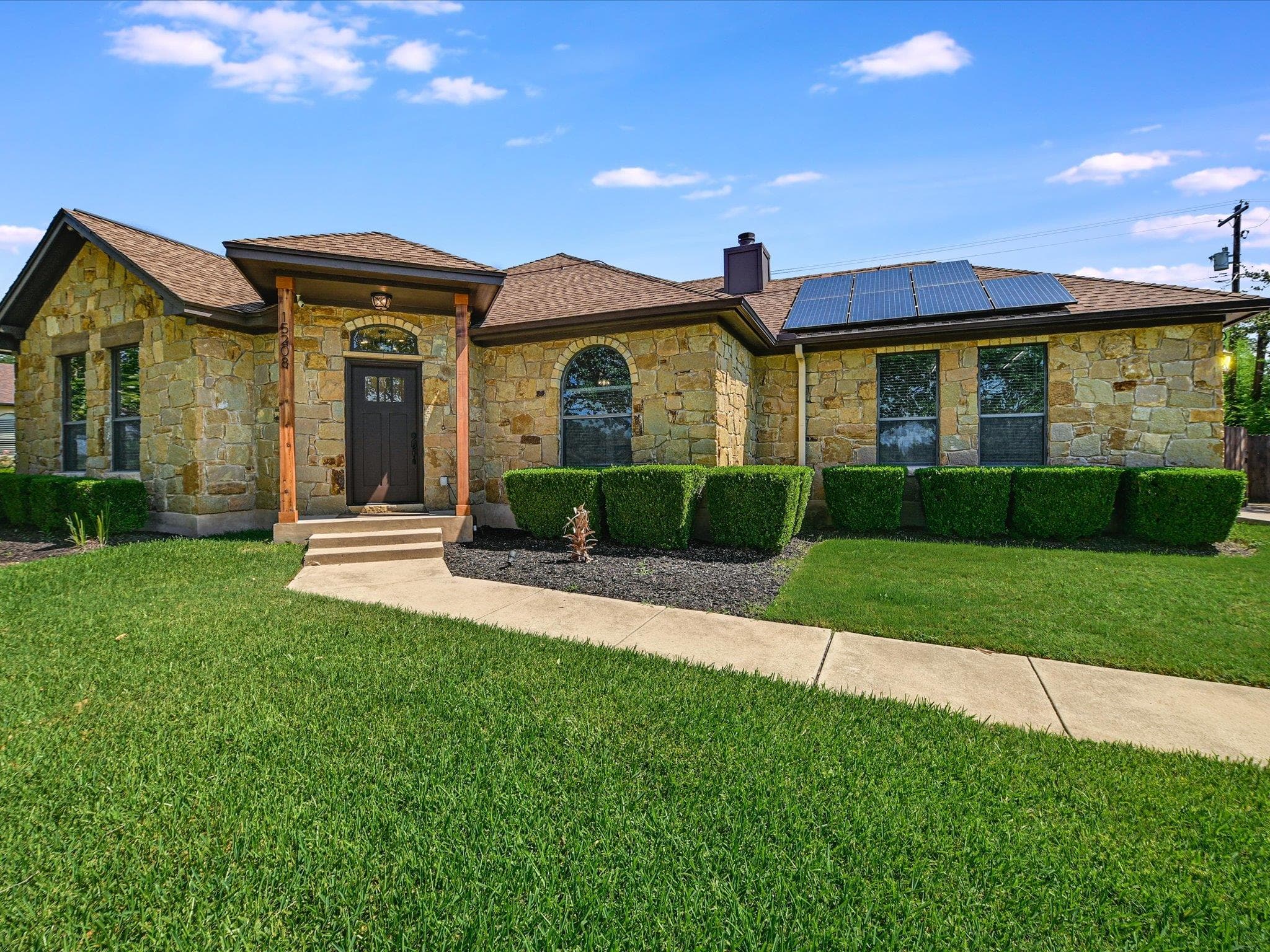 15208 Bowling Ln