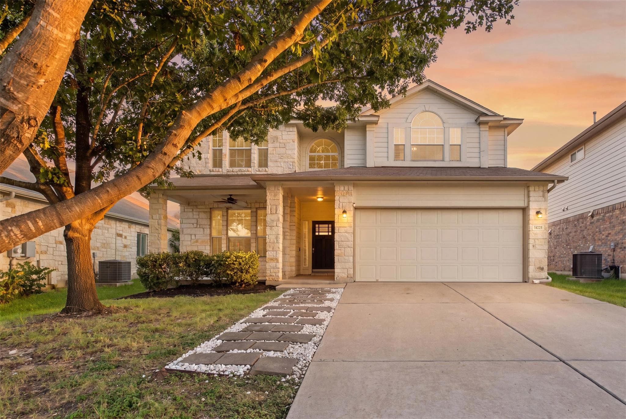 14225  Canyon Trl