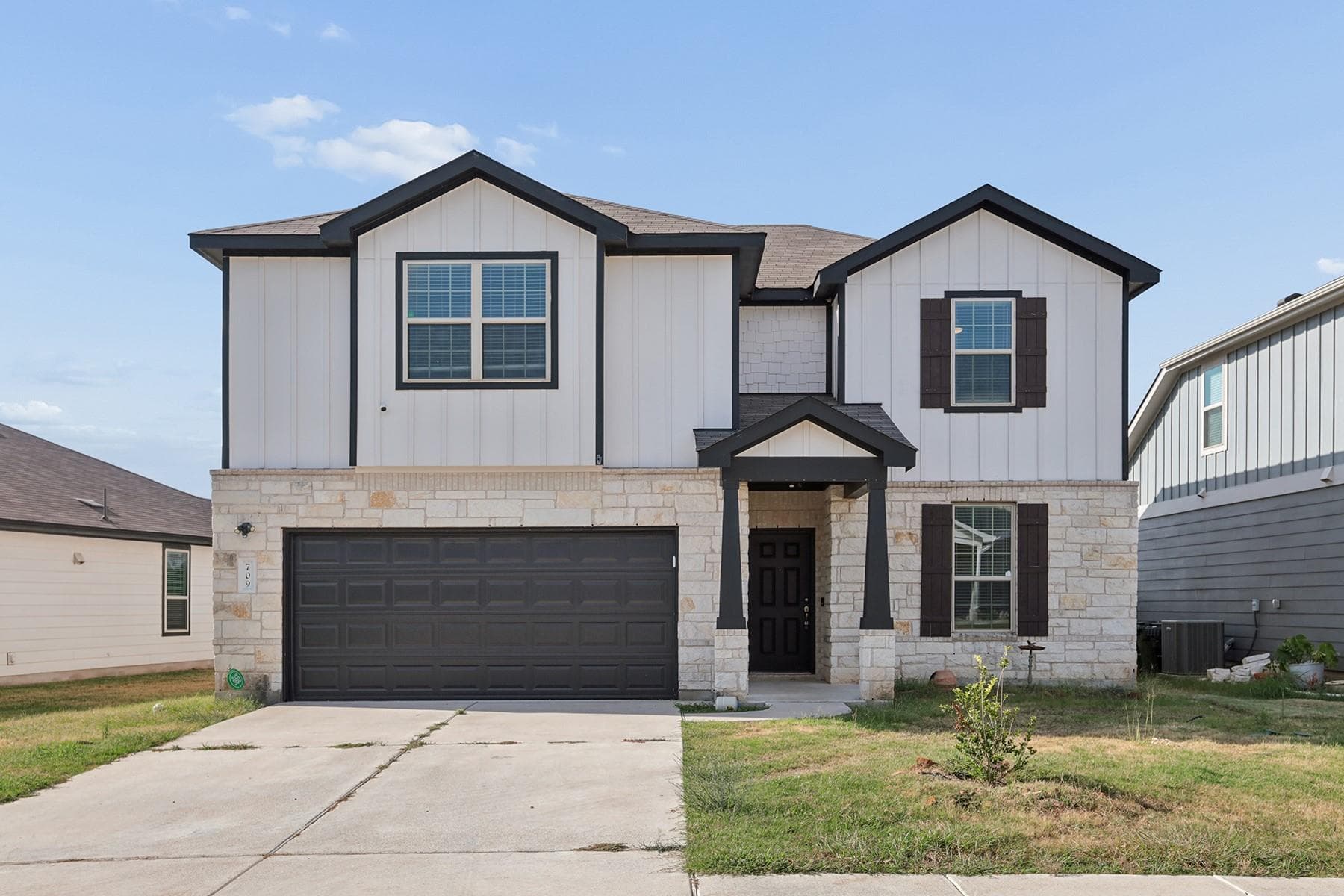 709  Hummingbird Ln