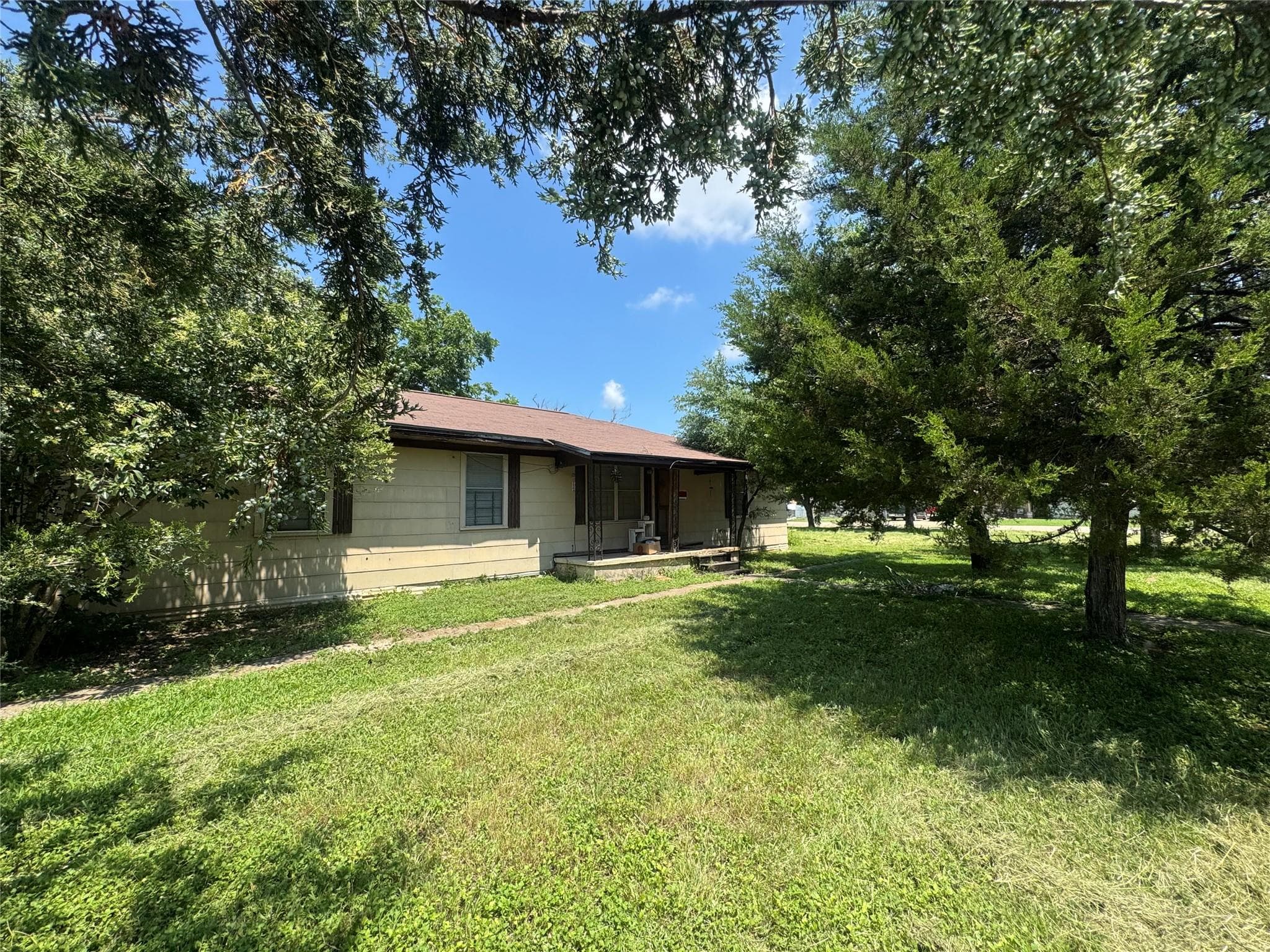 300 S Elm Ave