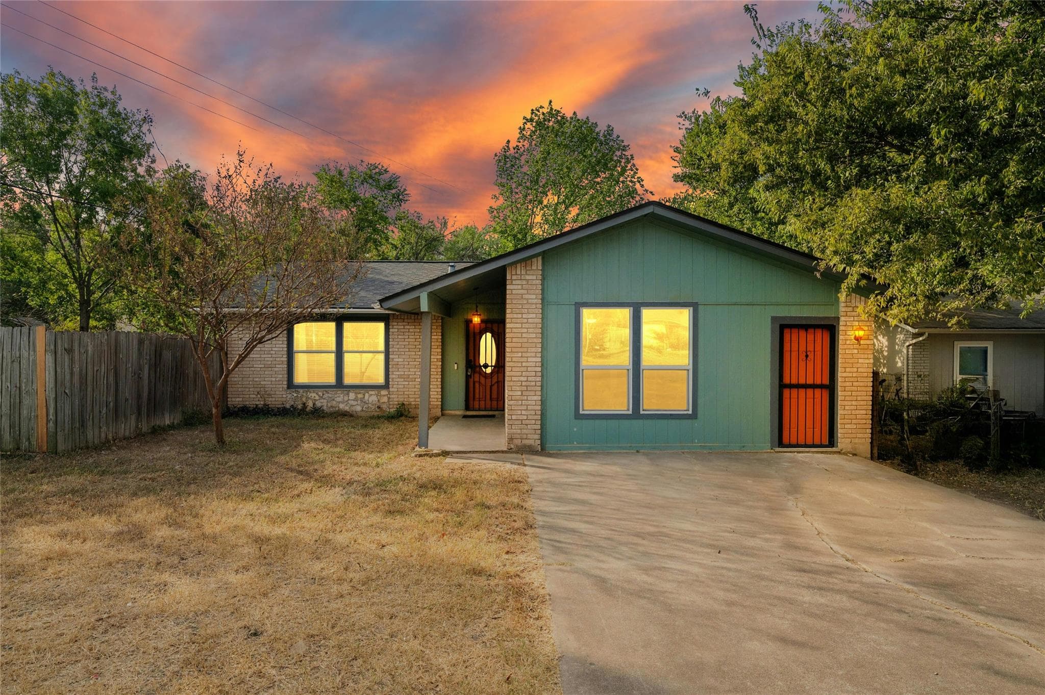2523 E Stassney Ln