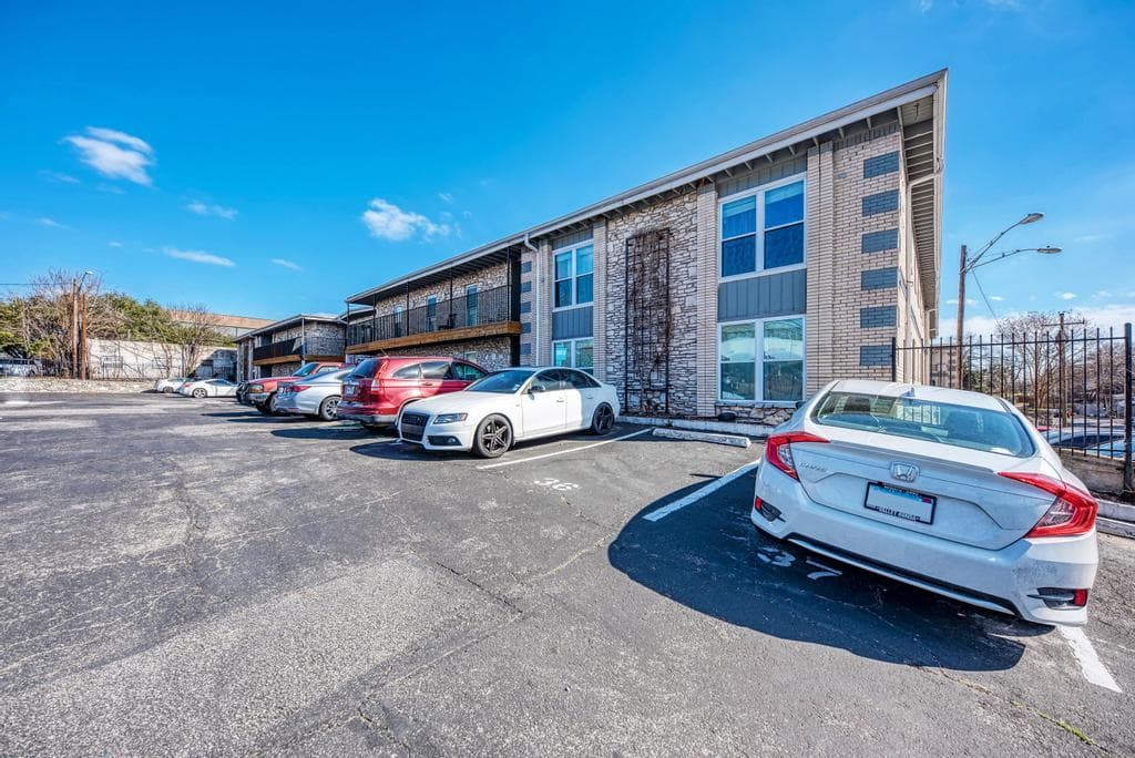 2401  Manor Rd  #104
