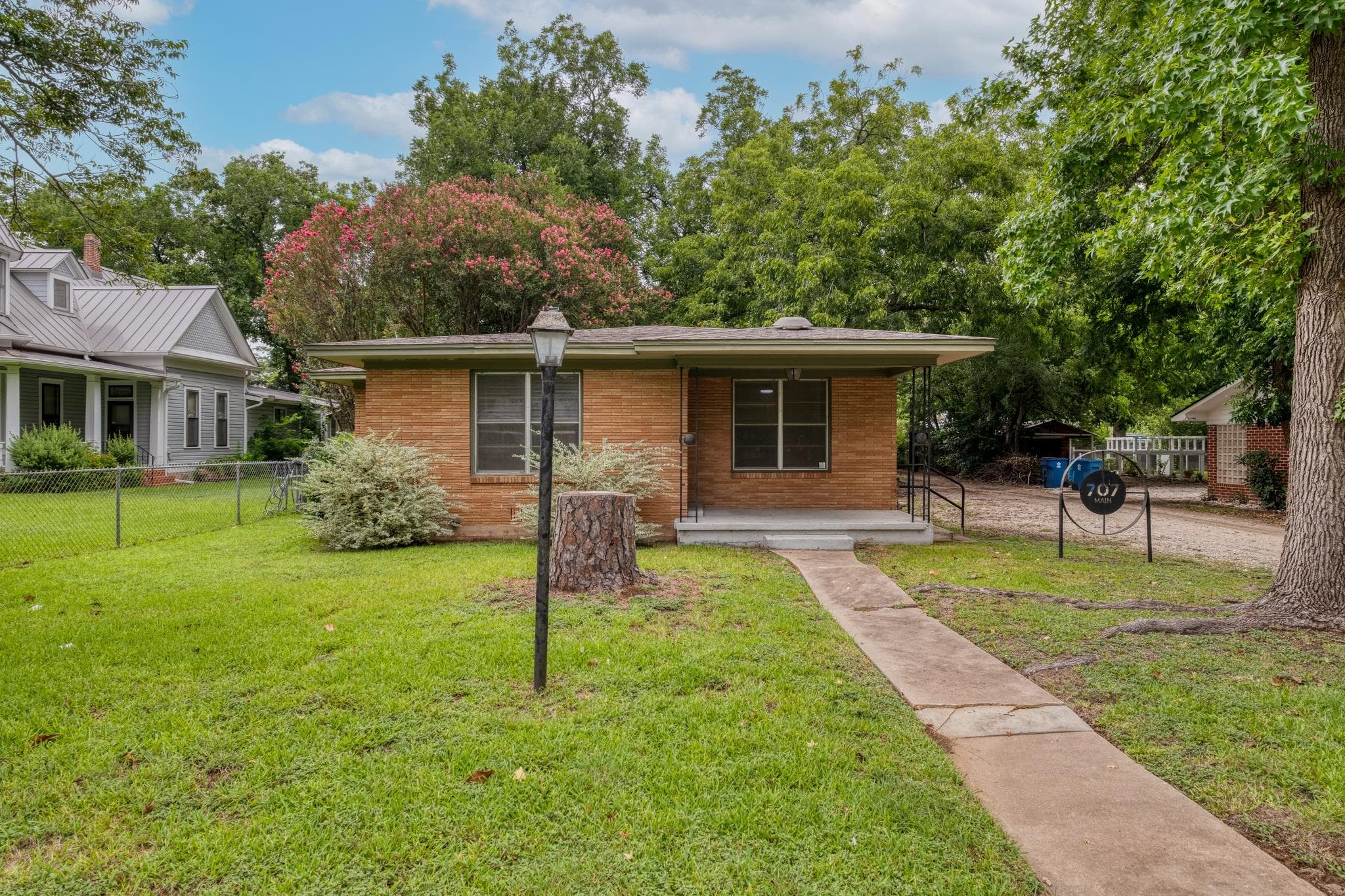 707 N Main St