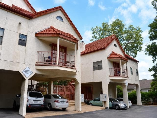 706 W 22nd St #205