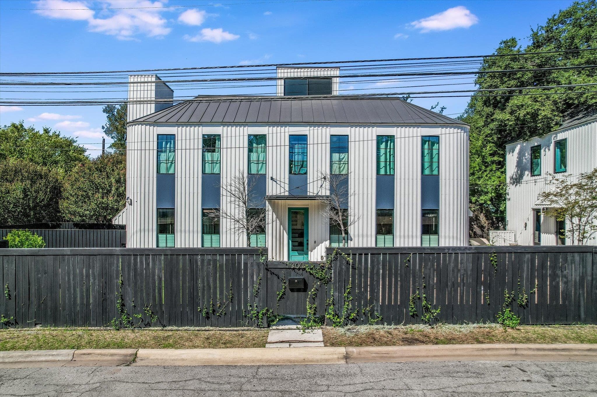 1300  Navasota St