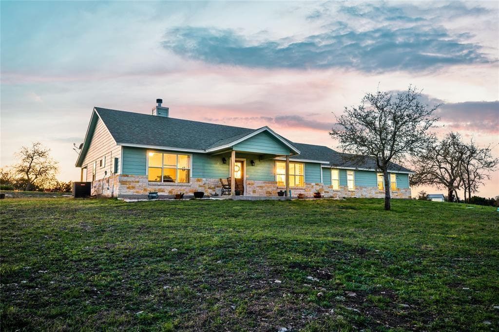 220 Three Creeks Dr