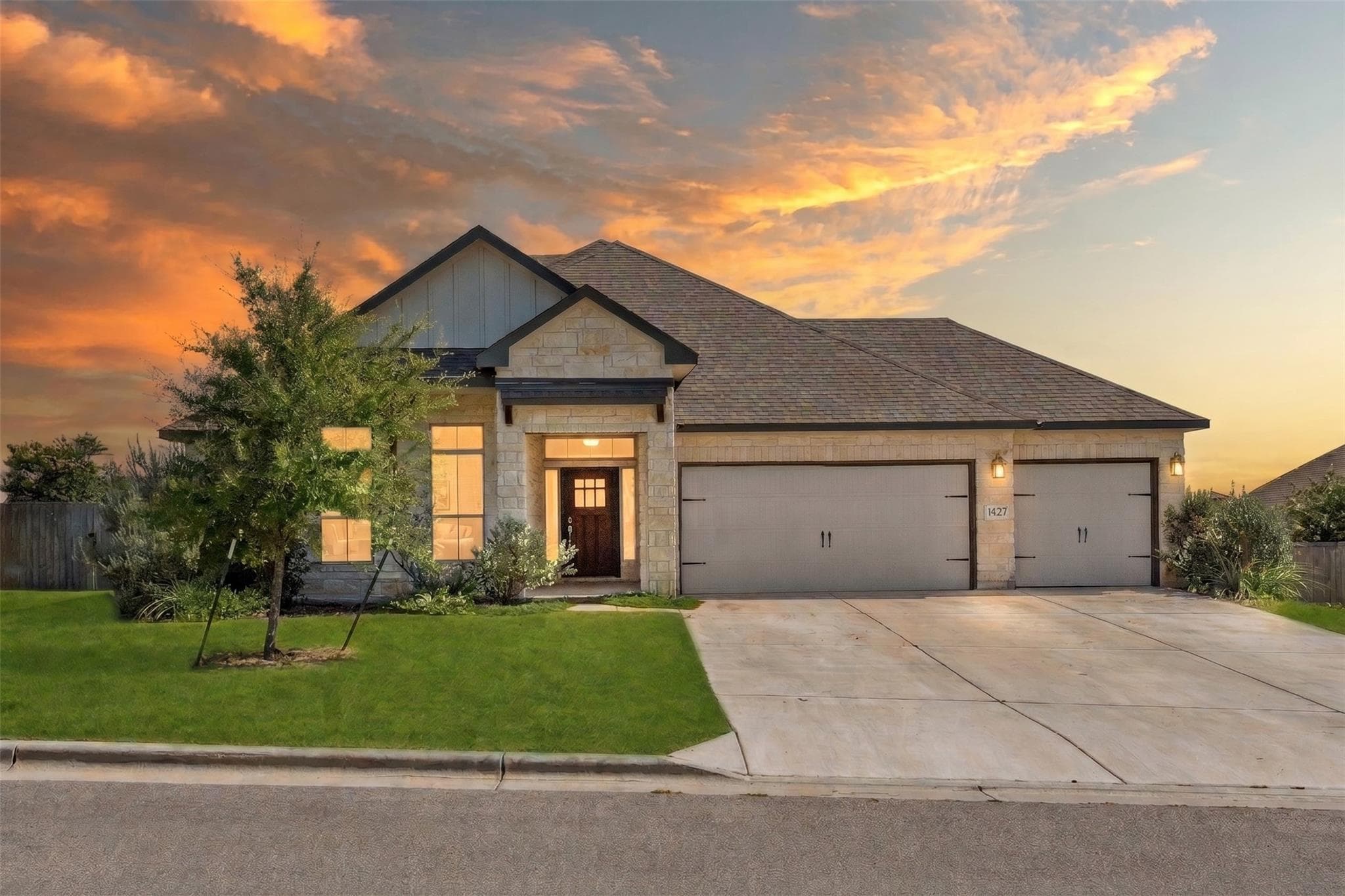 1527  Mountain Crest Cv