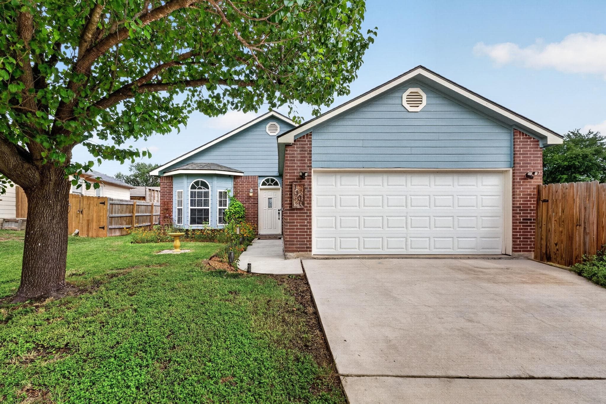 1100  Mira Loma Ln