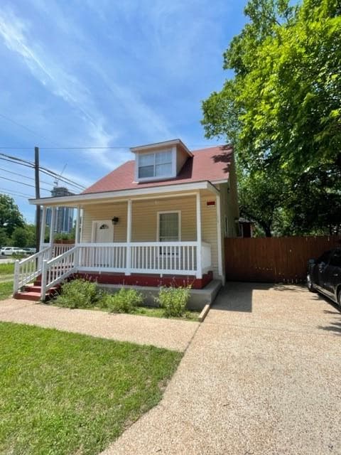 208  Medina St