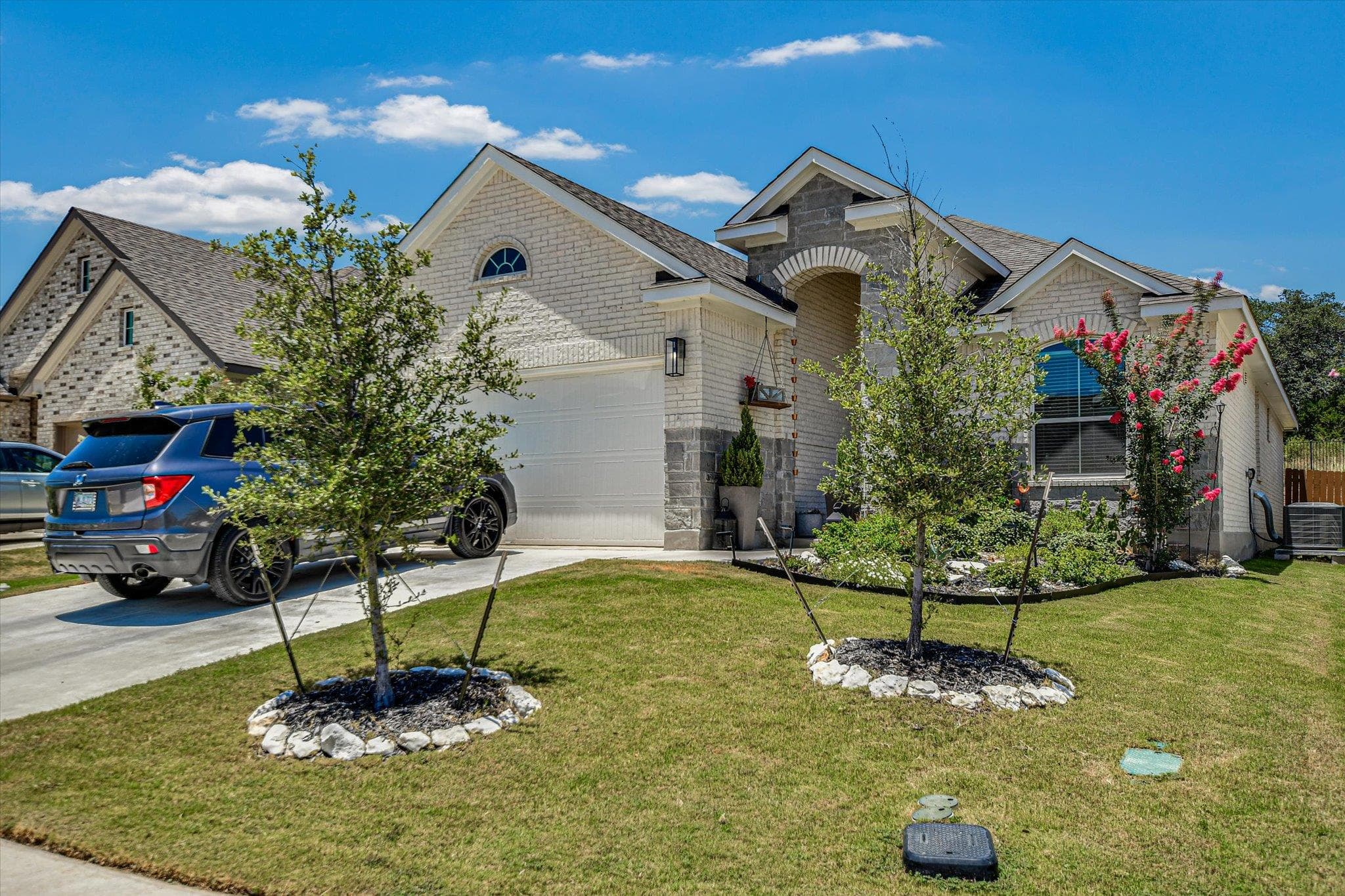 972  Leaning Oak Ln