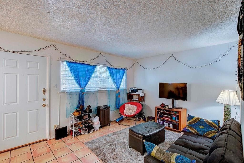 803 W 28th St #201