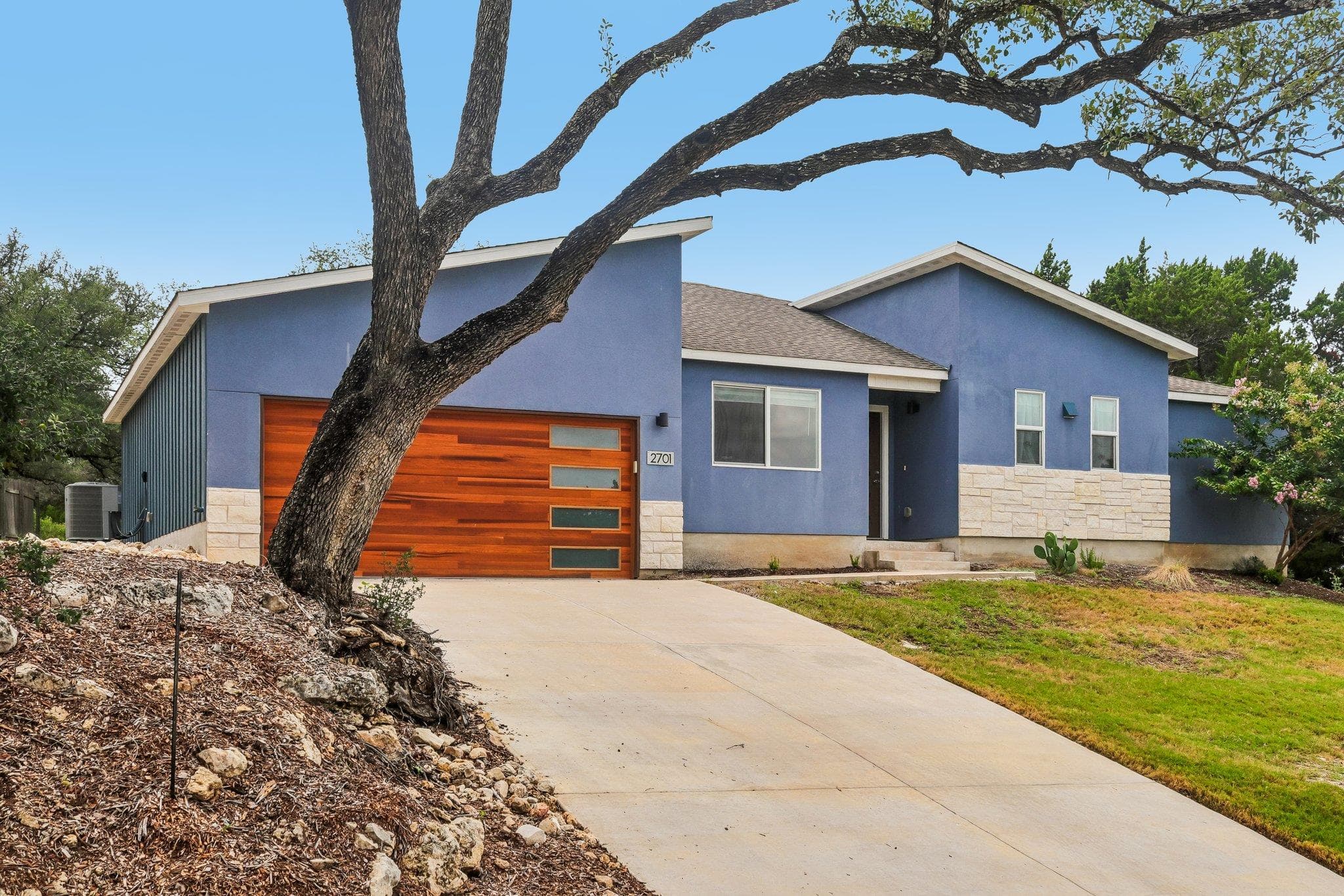 2701  Warren Cv