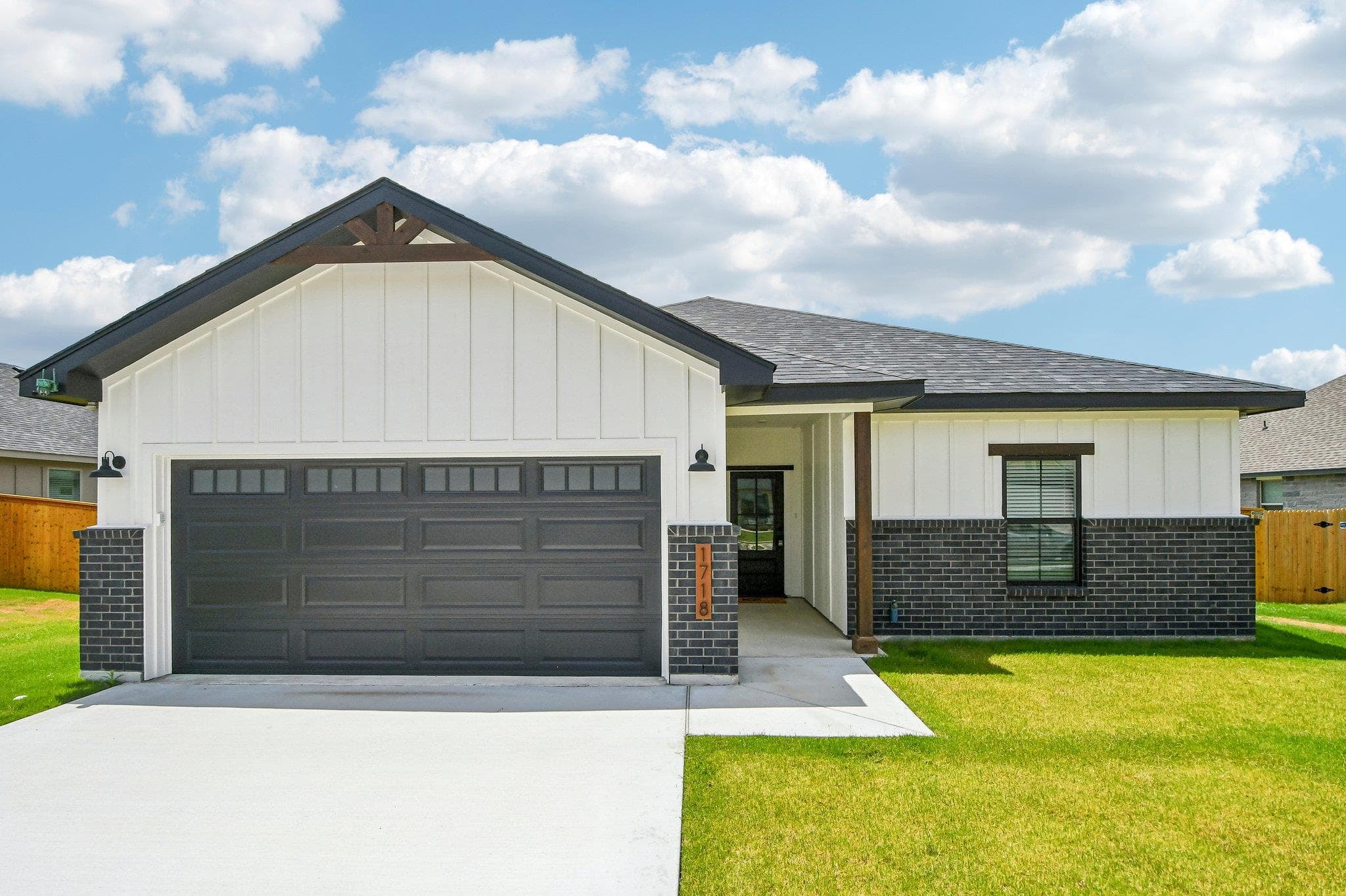 1718  Paint Horse Trl