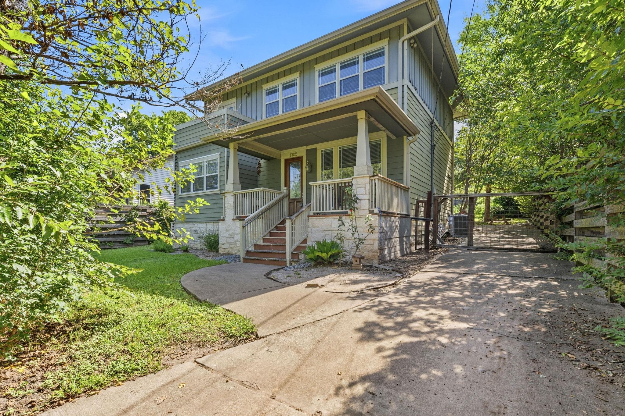 1305  Cometa St