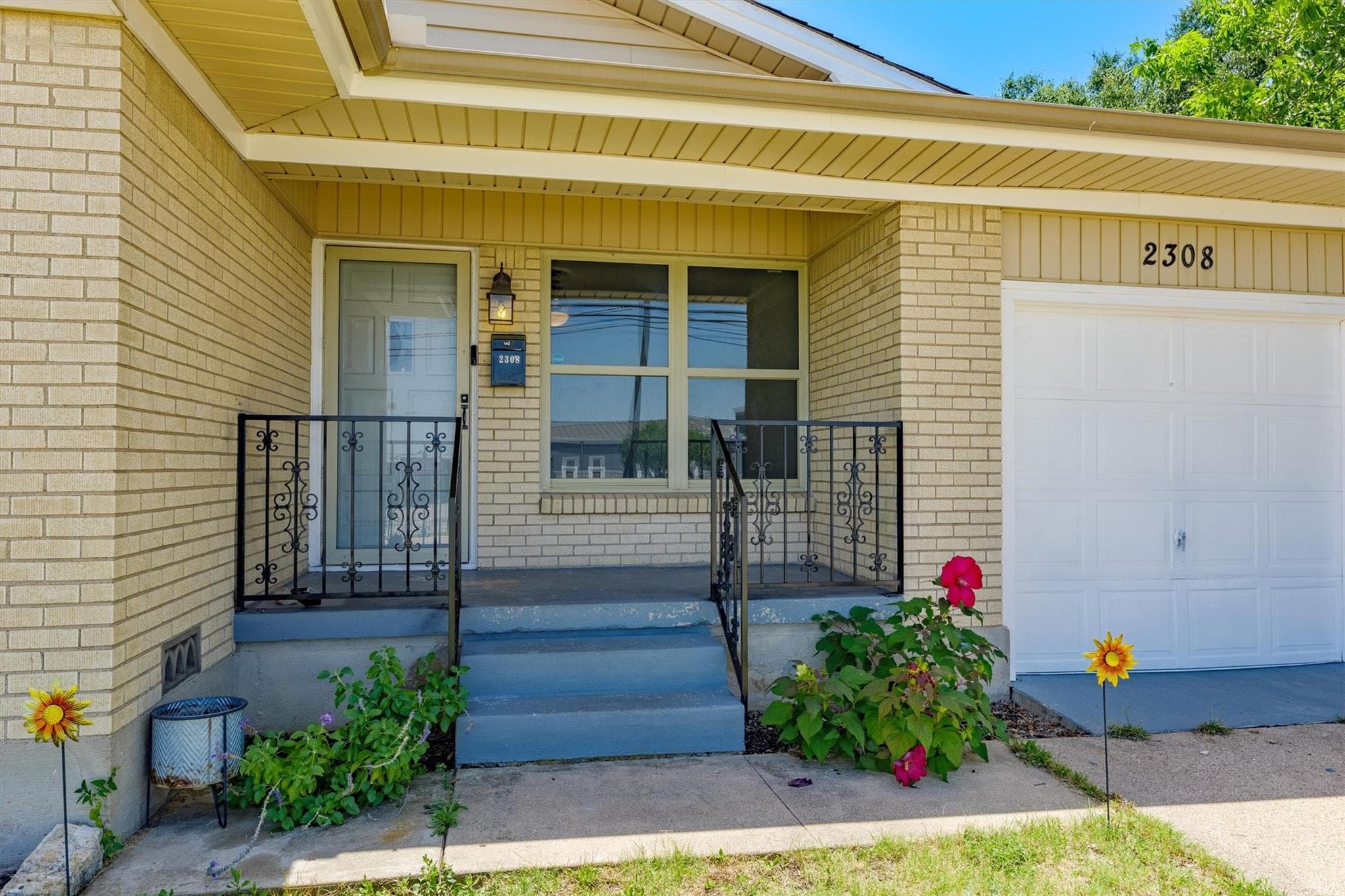 2308 Terrace Dr
