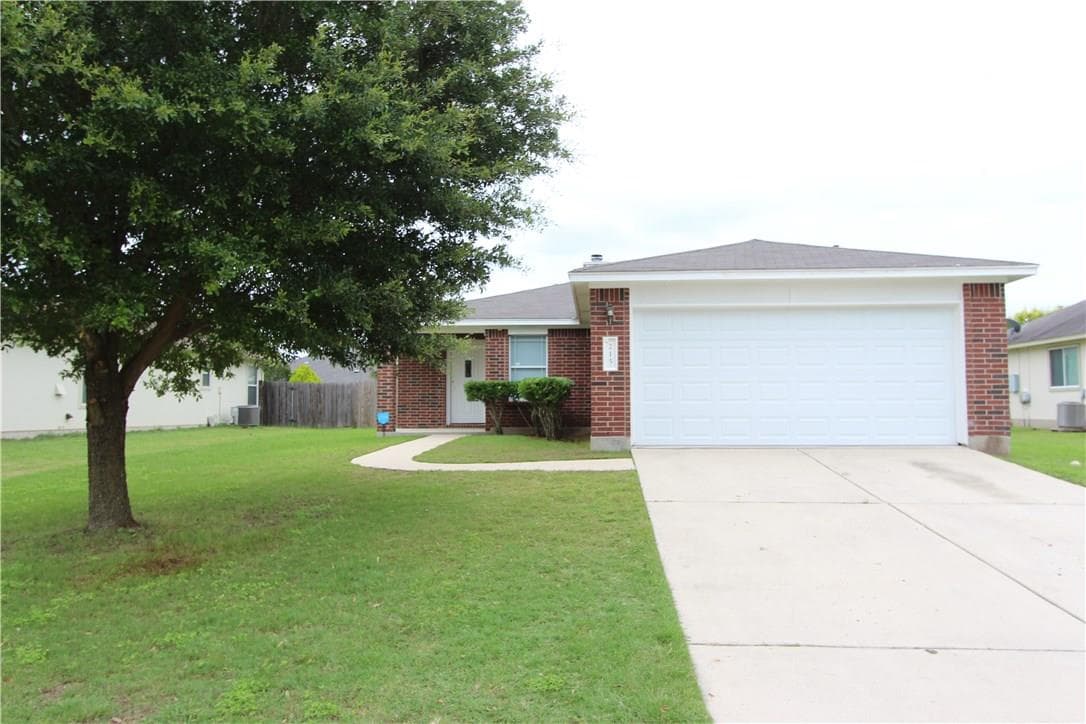 215  Jennifer Ln