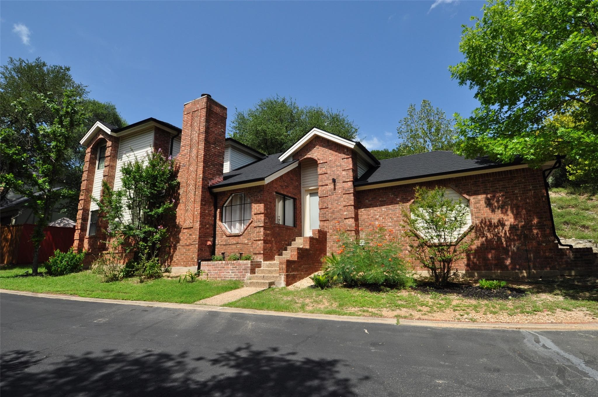 9902 Talleyran Dr