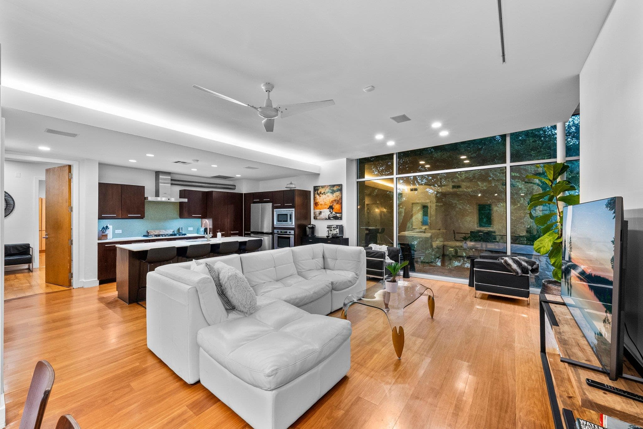 7689  Delwau Ln