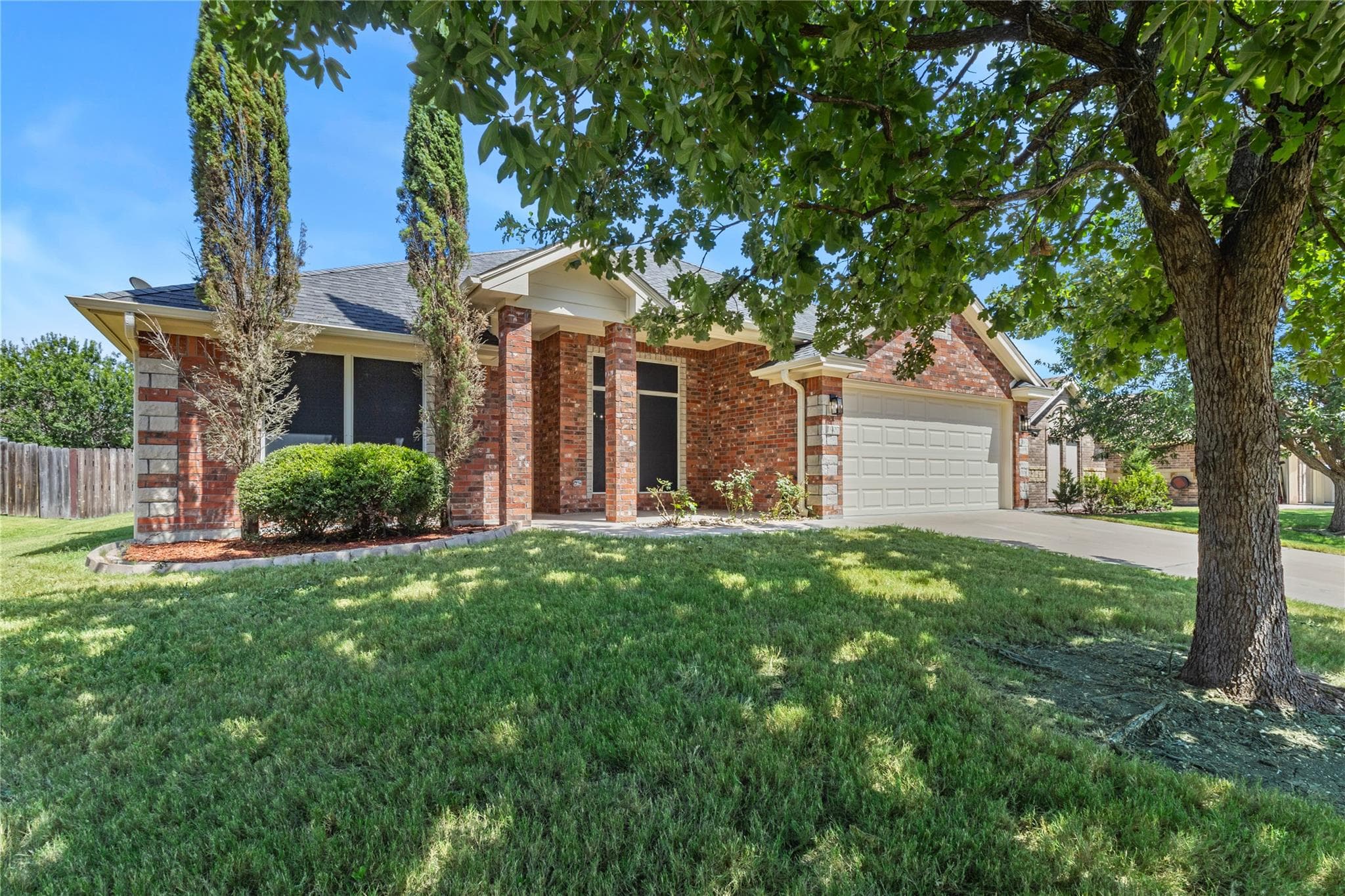 1907  Guinevere Ln