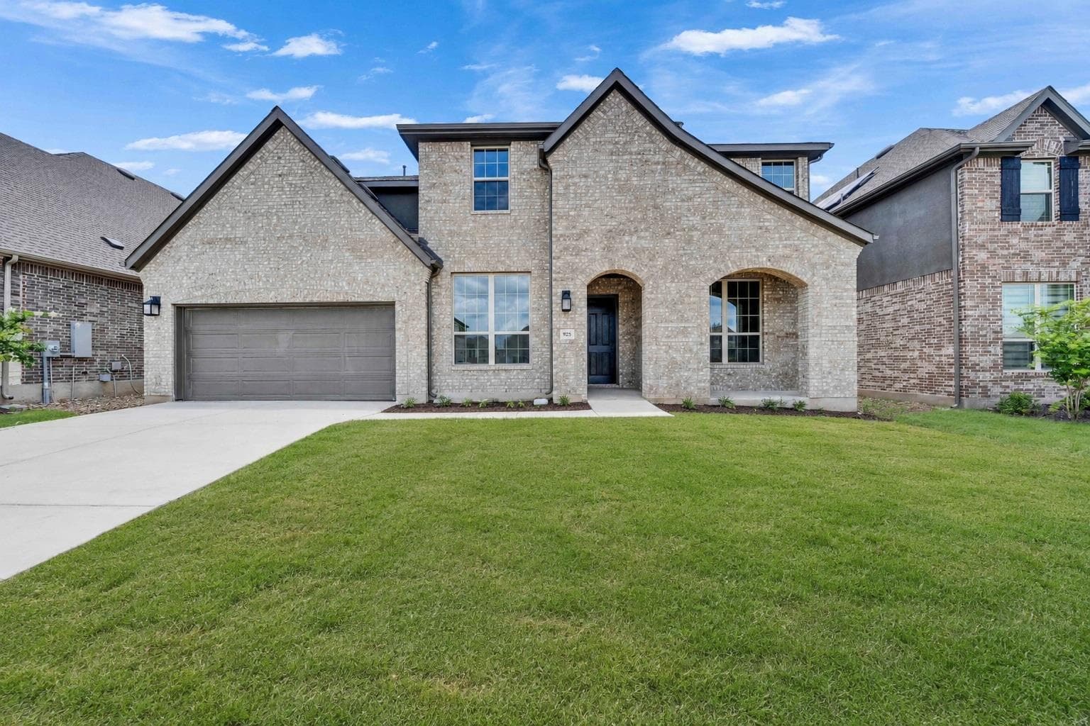 933  Landing Ln