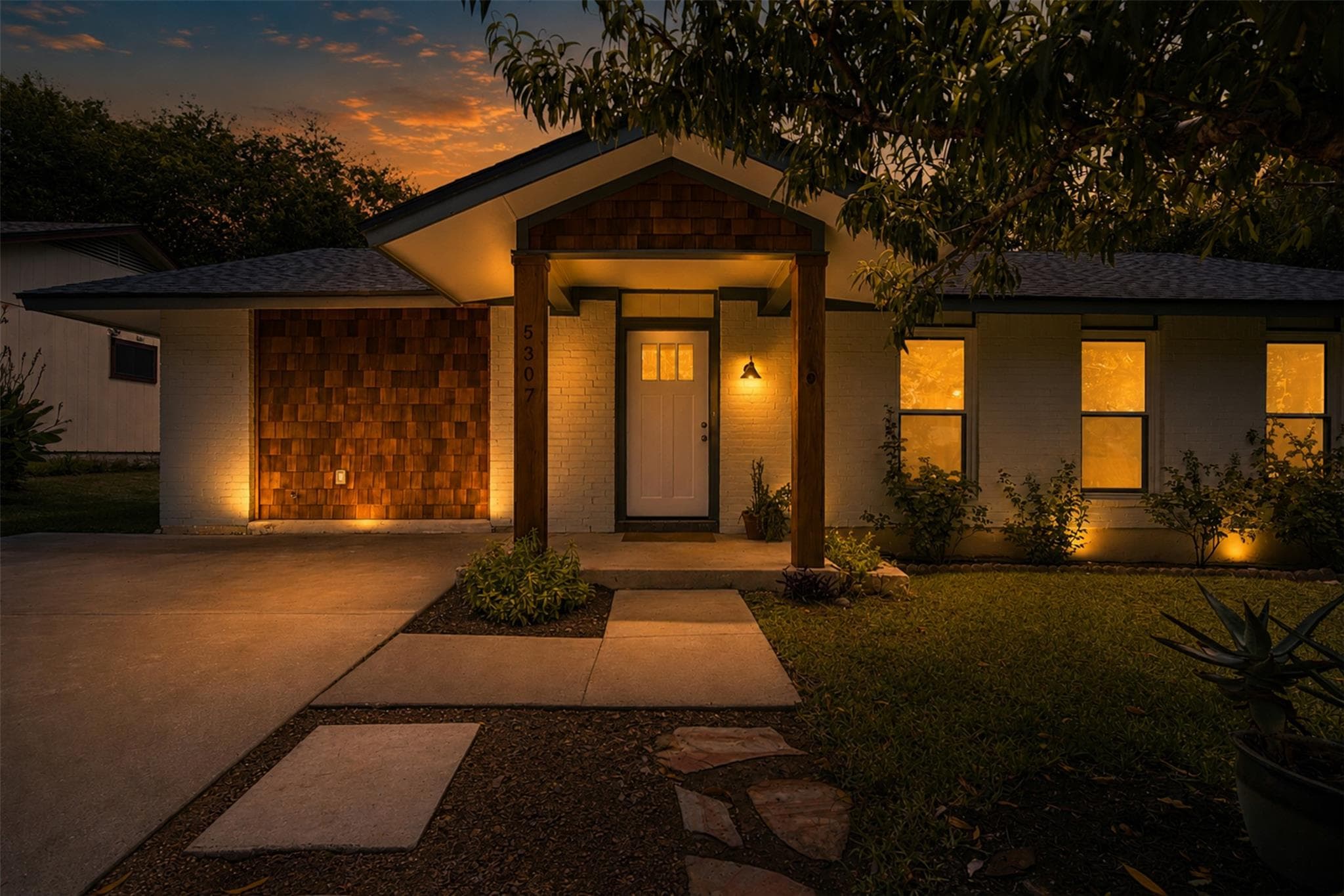 5307  King Henry Dr