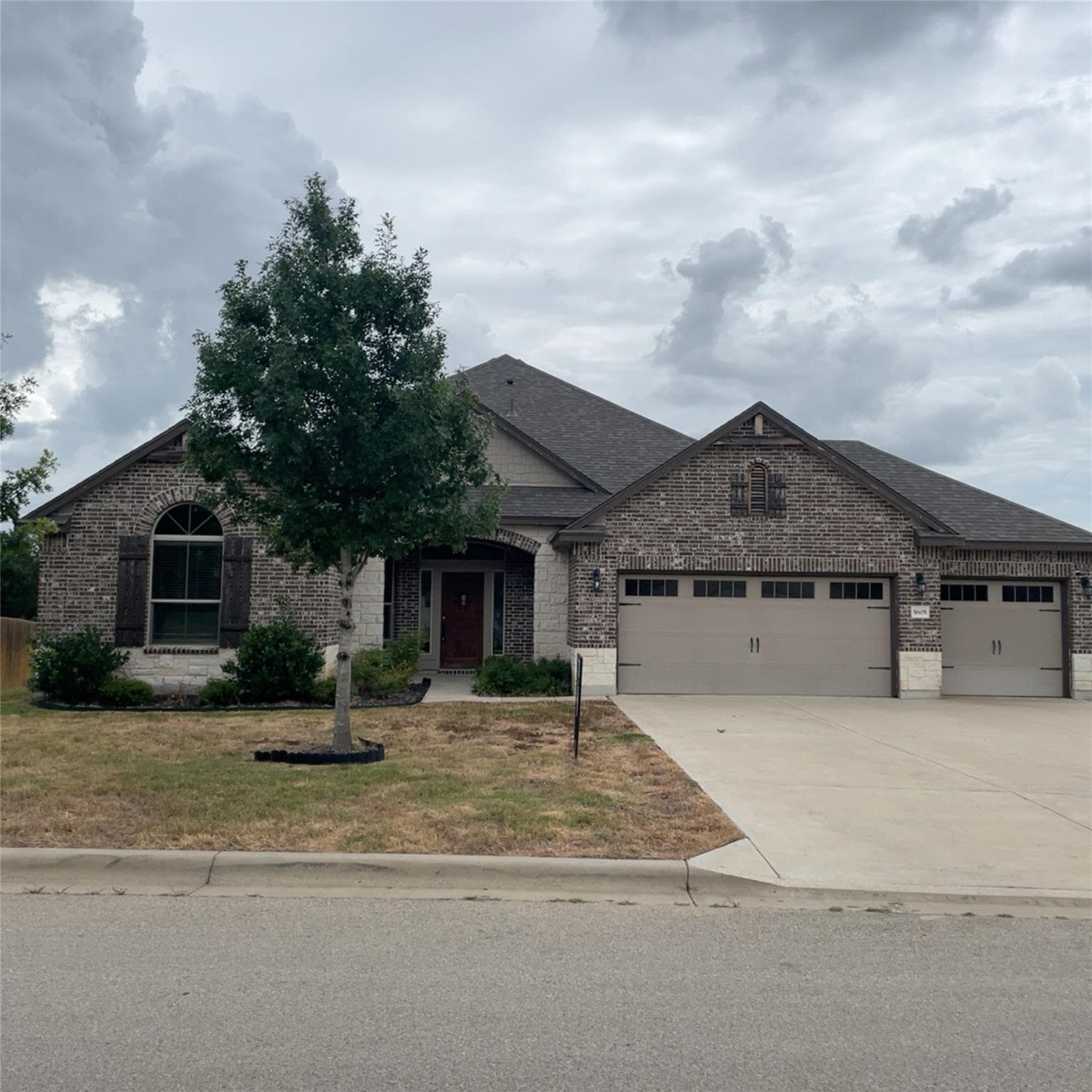 5605 Shire Dr