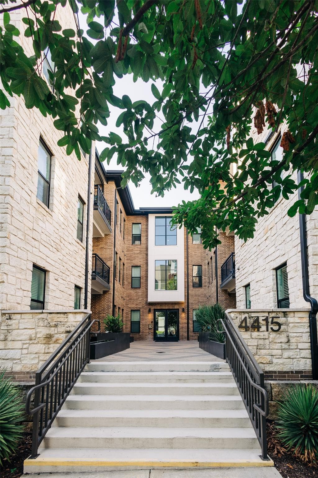 4415 Jackson Ave #4306