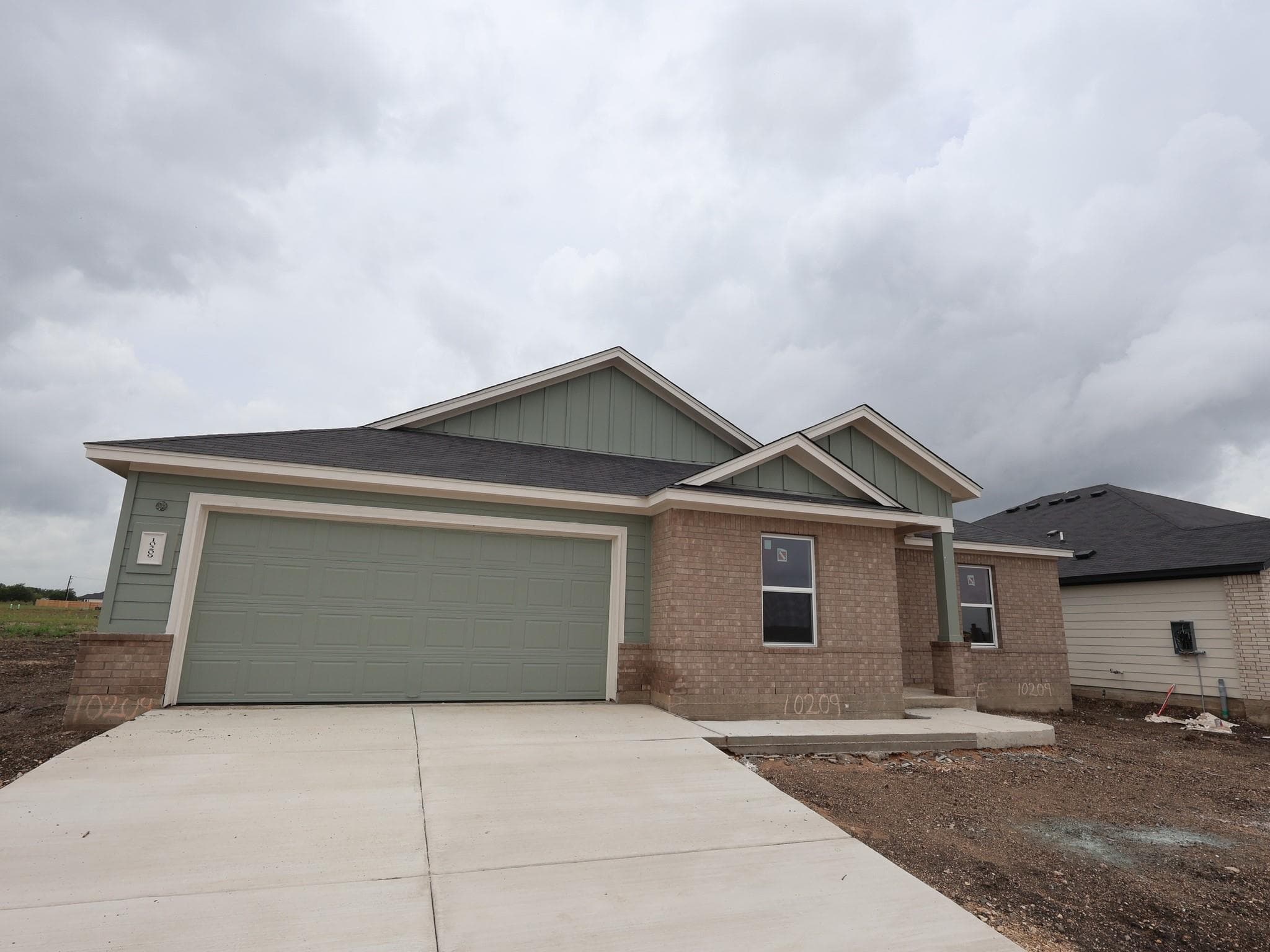 10209  Majestic Hawk Way