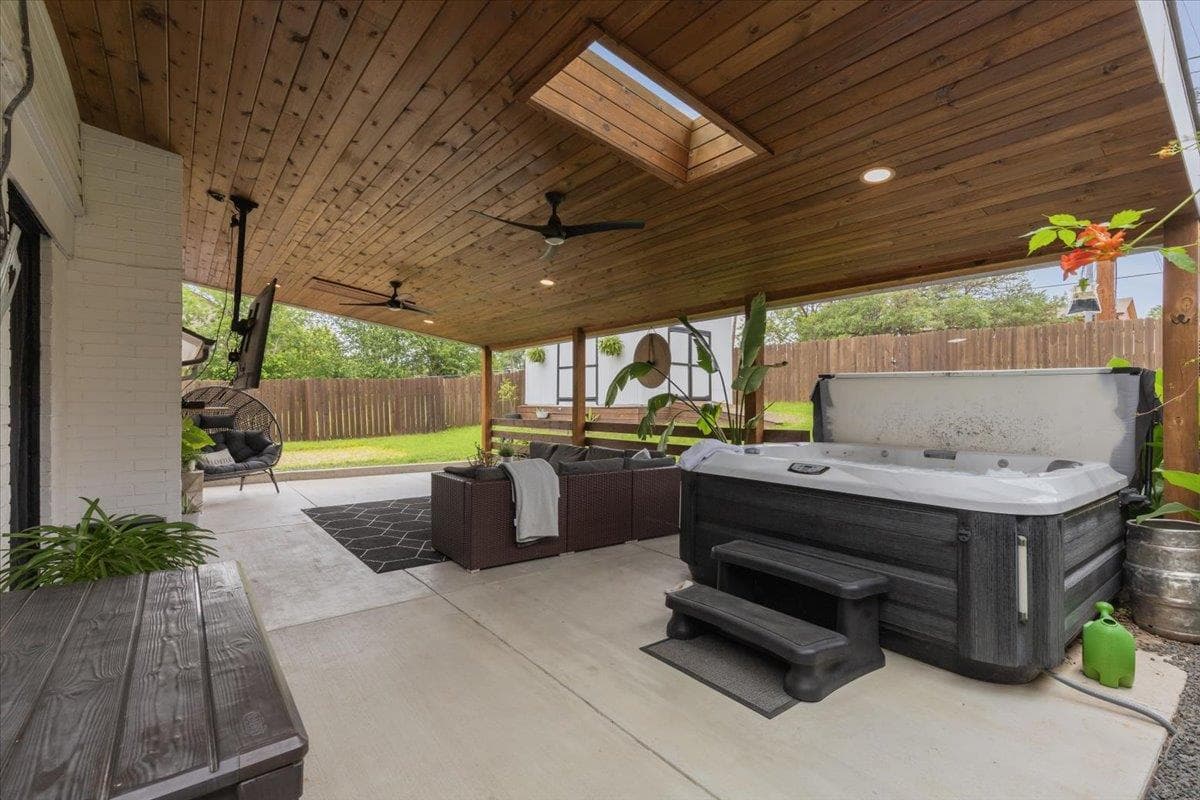 208 Skyloop Dr