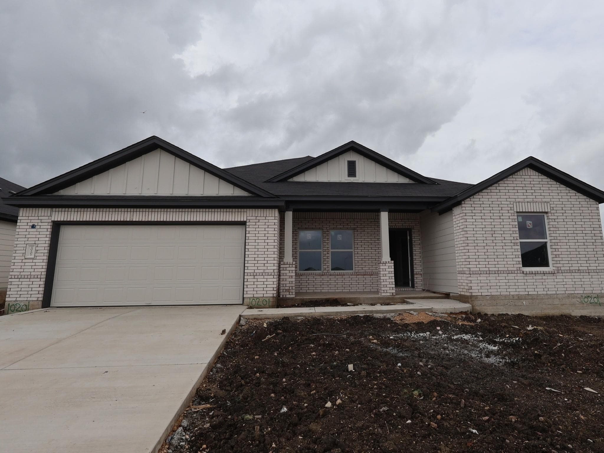 10201  Majestic Hawk Way