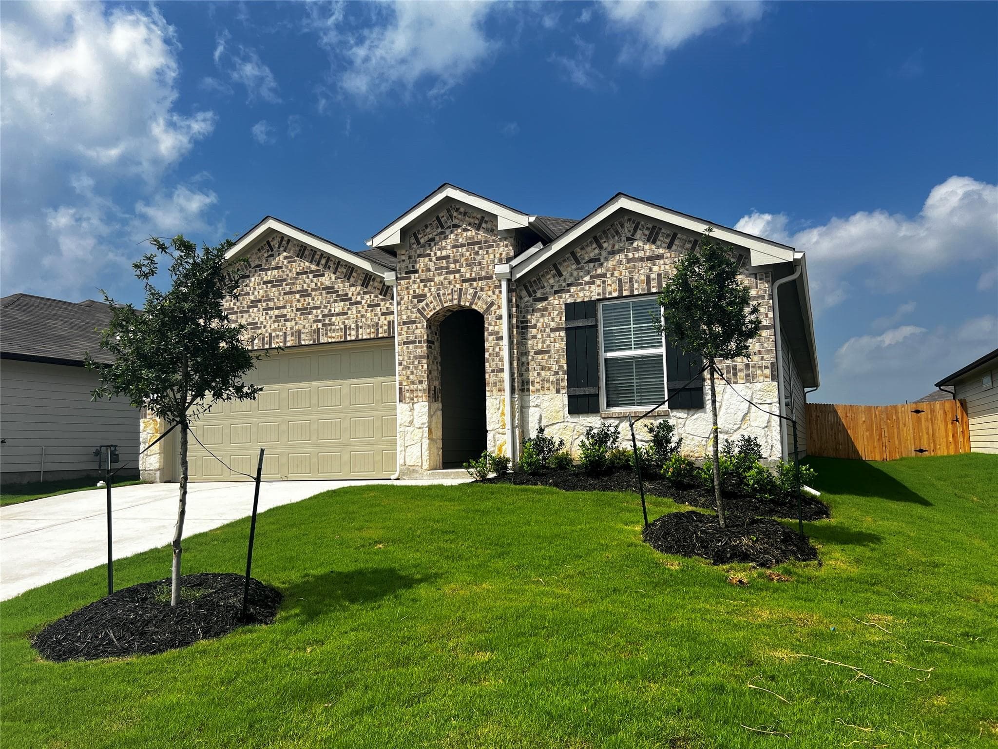 315  Darwin Pl